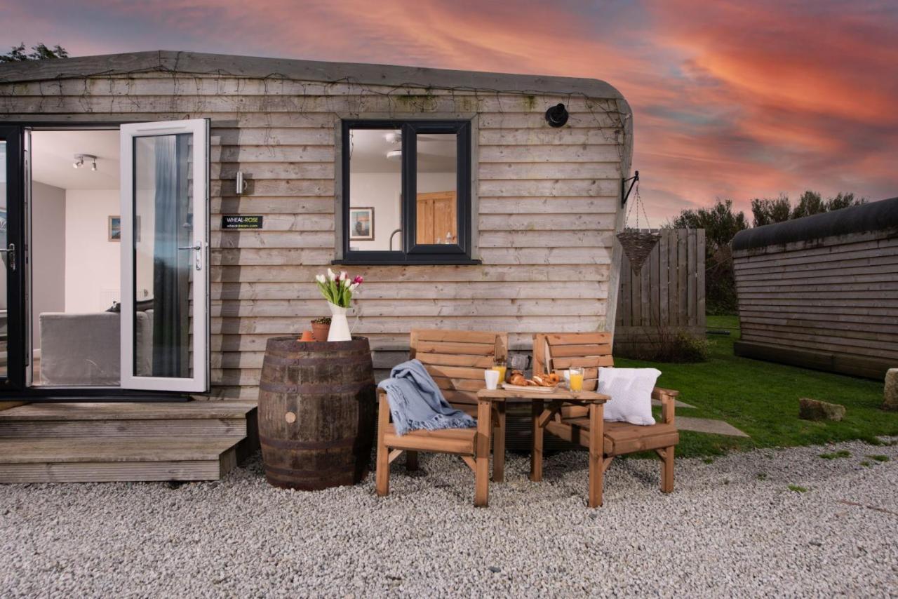 Wheal Rose -Beautifully Fitted Lodge Helston Cornwall Exteriör bild